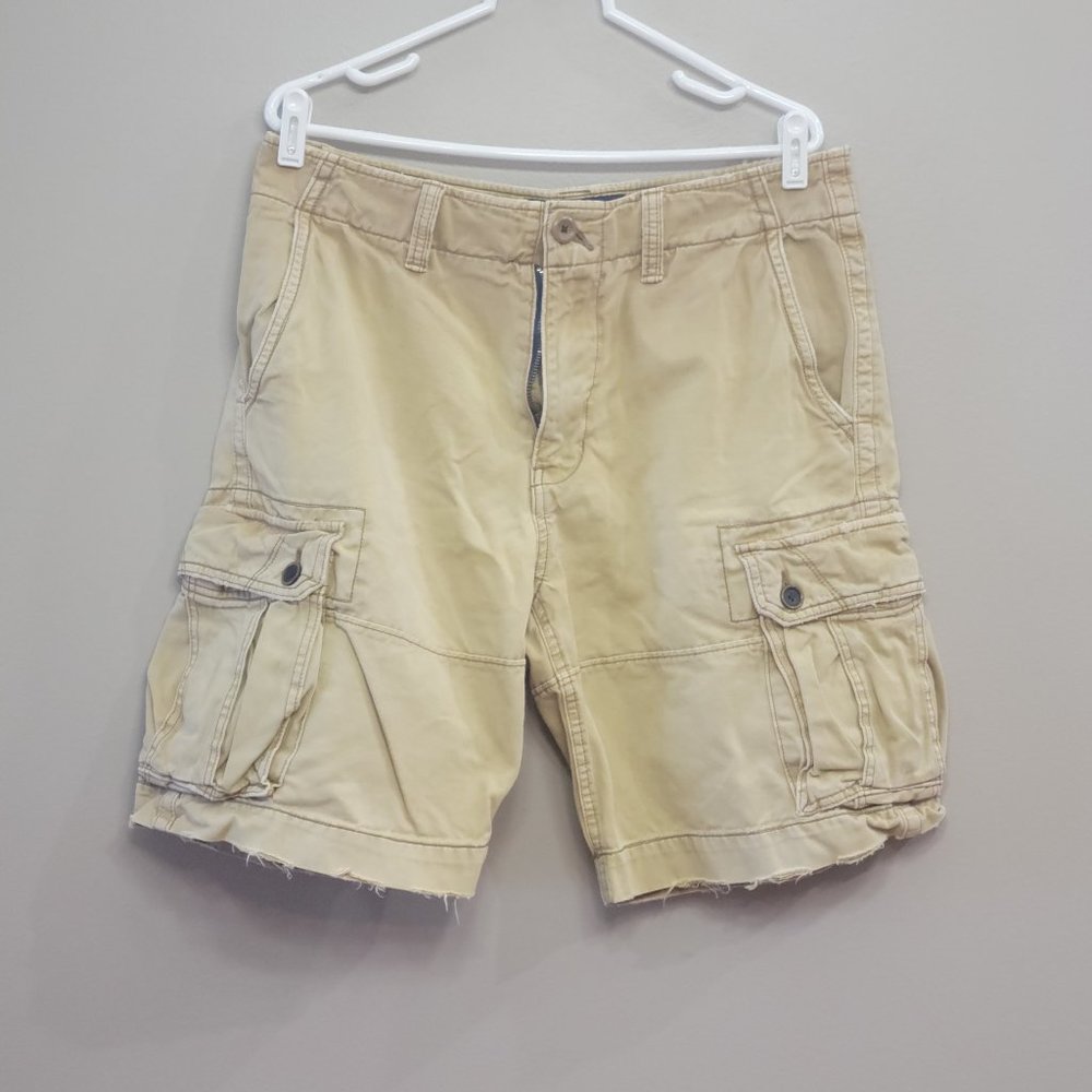 AE khaki shorts size 33